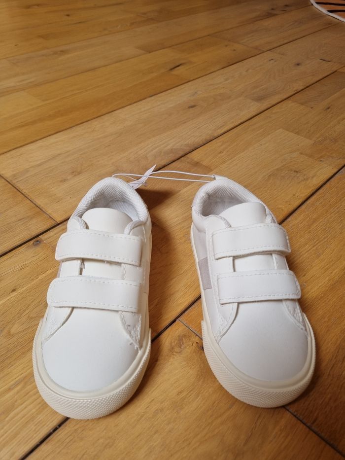 Baskets blanches scratch