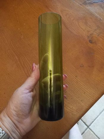 Vase hauteur 20 cm. Diamètre 5 cm.