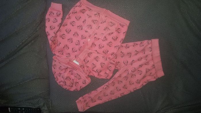 Ensemble veste et pantalon rose minnie .