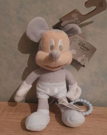 Peluche mickey mouse à accrocher sur berceau