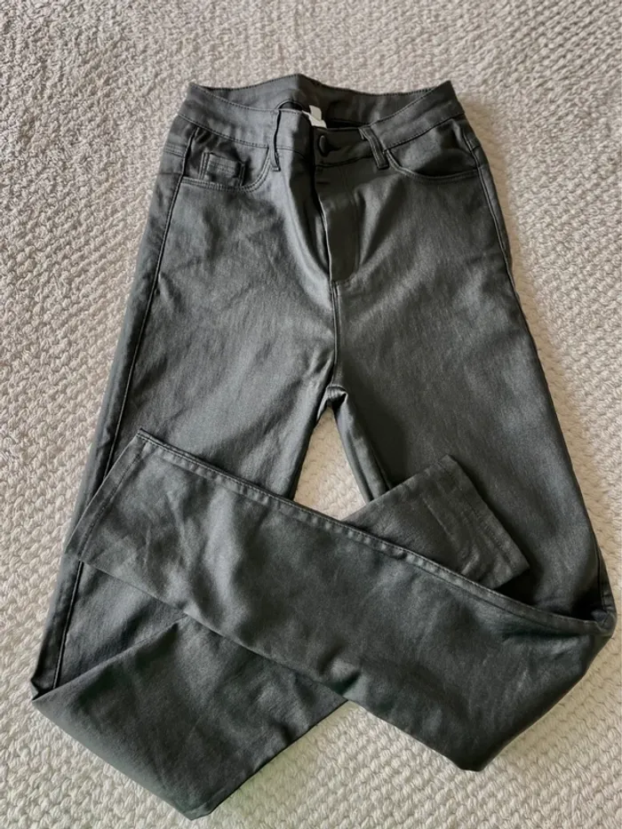 #Pantalon noir huilé 🍀 - photo numéro 2