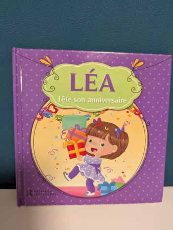 Livre Léa fête son anniversaire