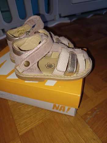 Sandales cuir rose et or