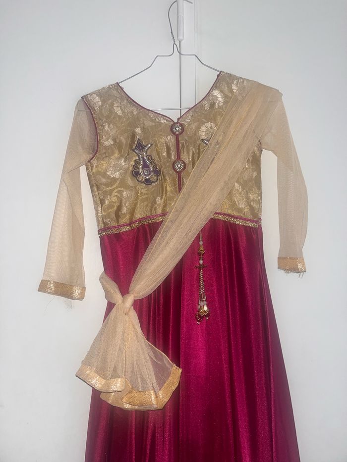 Sari fuchsia et doré taille environ 10 ans - photo numéro 2