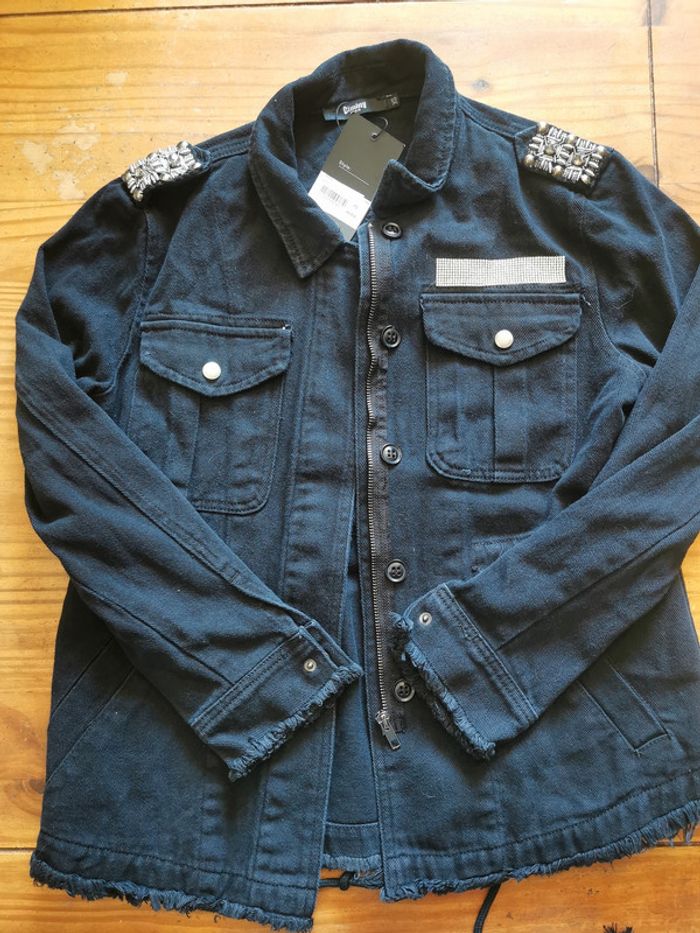 Veste en jean noire avec embellissements - photo numéro 2