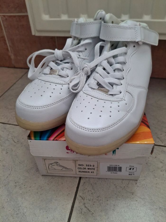 Basket blanches montantes en cuir - pointure 40/41 - photo numéro 3