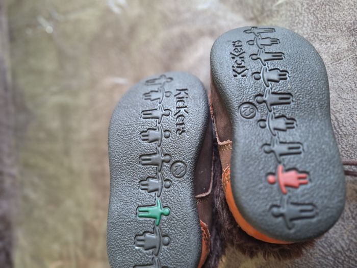 Chaussure bébé kickers nubuck et fourrées à l'intérieur Pointure 19 - photo numéro 6