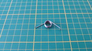 Ressort d'ouverture pièce détachée console de jeux Nintendo Gamecube DOL-001 (EUR) #E35