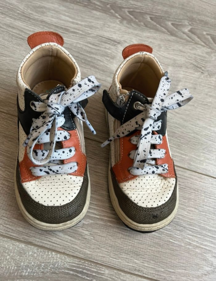 Baskets shoo pom taille 24.