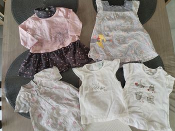 Lots en 6 mois en très bon état Disney