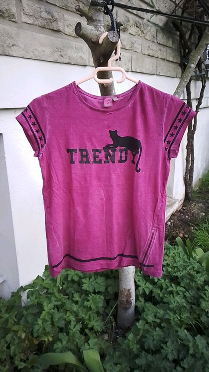 Tee-shirt imprimé couleur rose foncé