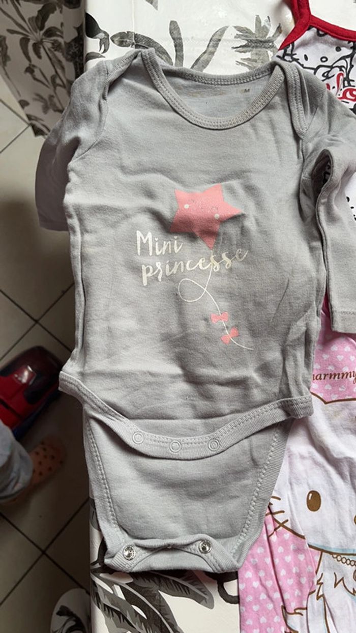 Lot de 5 body fille 6mois - photo numéro 2