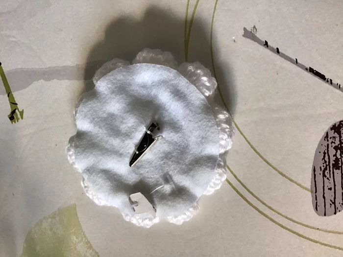 Broche blanche et dentelle 9,5 cm - photo numéro 3