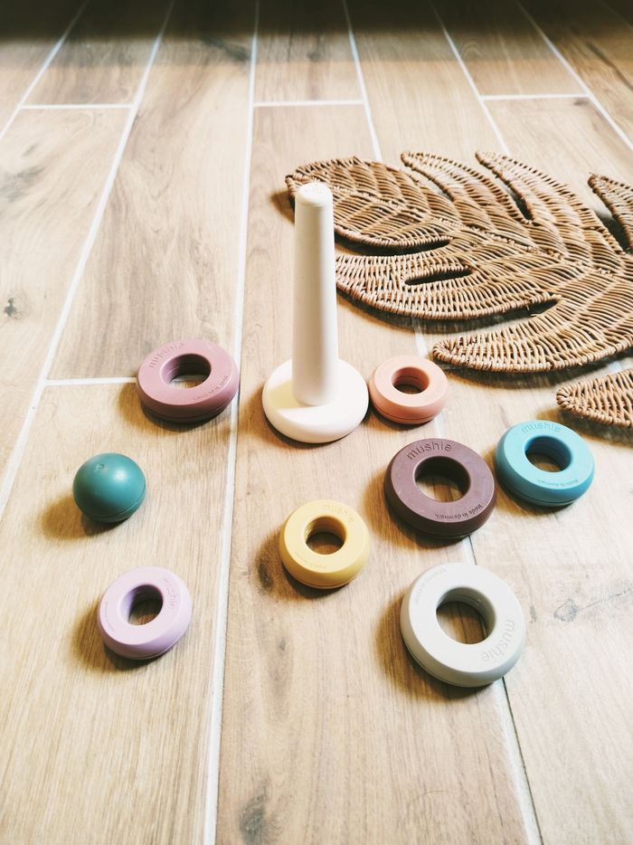 🗼Tour multicolore anneaux/cercles à empiler en silicone marque Mushie - photo numéro 2