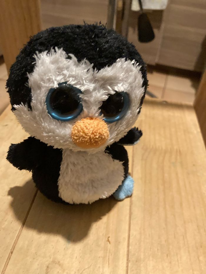 Peluche pingouin gros yeux