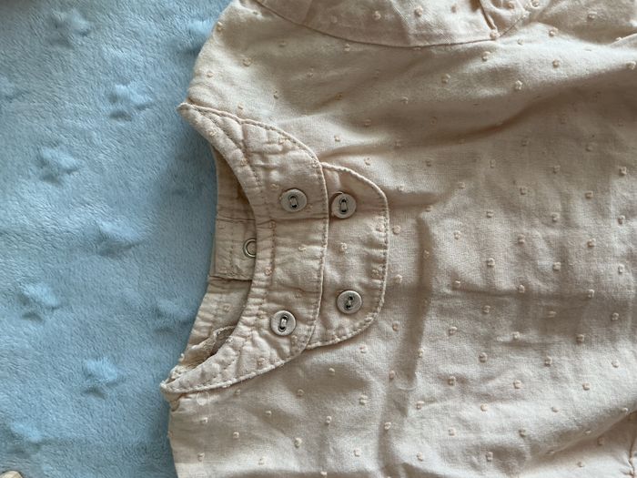 blouse manches longues beige ouverture totale au dos 9 mois kitchoun - photo numéro 8