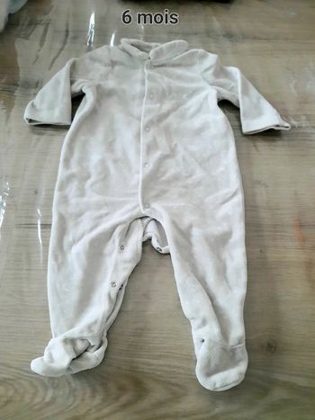 Pyjama tape à l'œil