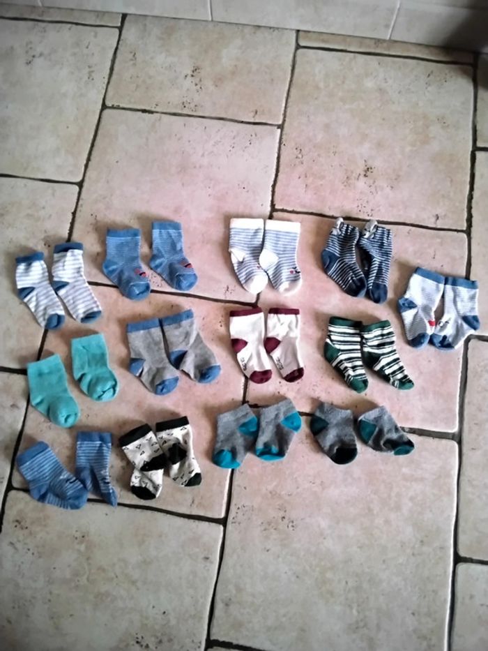 Lot de 13 paires de chaussettes pointure 17/18