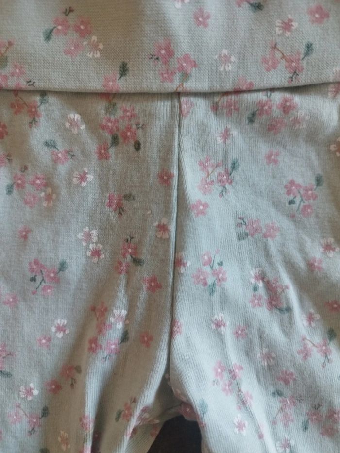 Legging fleuri 1 mois - photo numéro 3