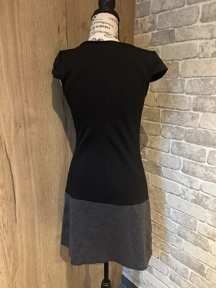 Robe noire et grise taille 34/36 - photo numéro 3