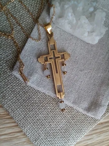 Collier croix d'Auvergne et pierre de cristal de roche