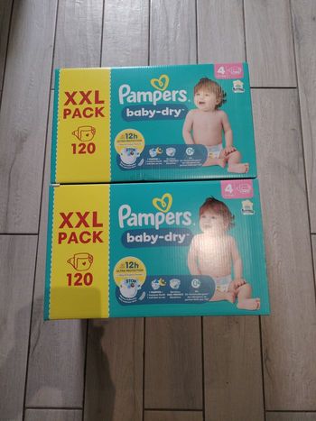 240  couches Pampers taille 4