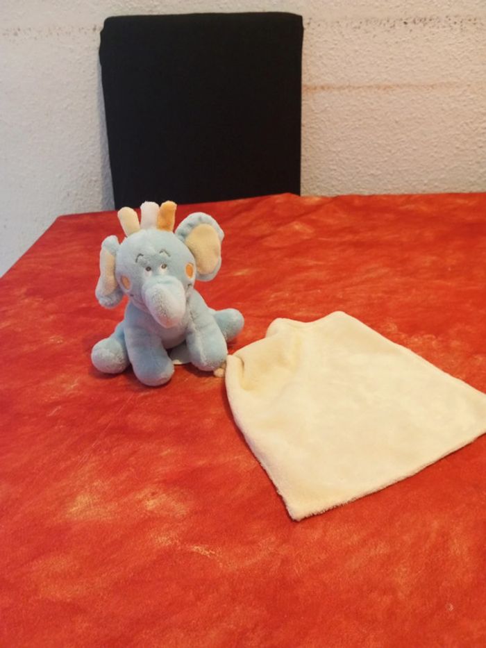 Doudou Éléphant bleu kimbaloo, la halle