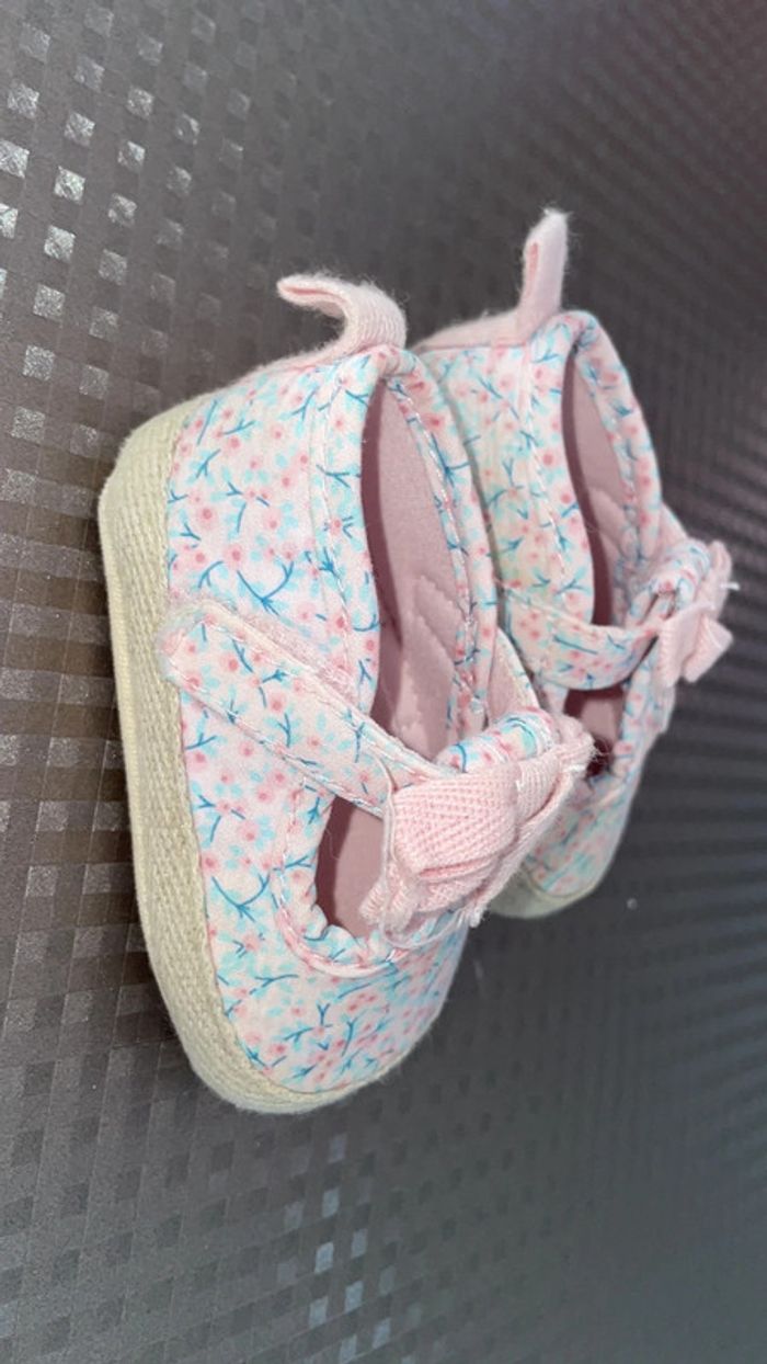 Chaussures style babies 6 mois - photo numéro 3