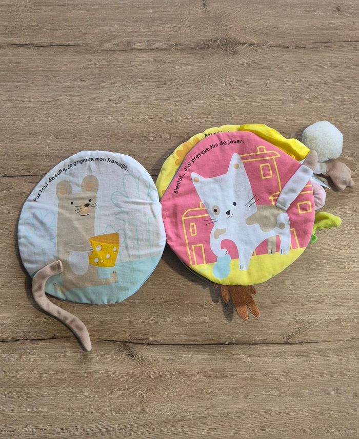 Livre d'éveil en tissus Qui veut jouer avec moi ? - photo numéro 2