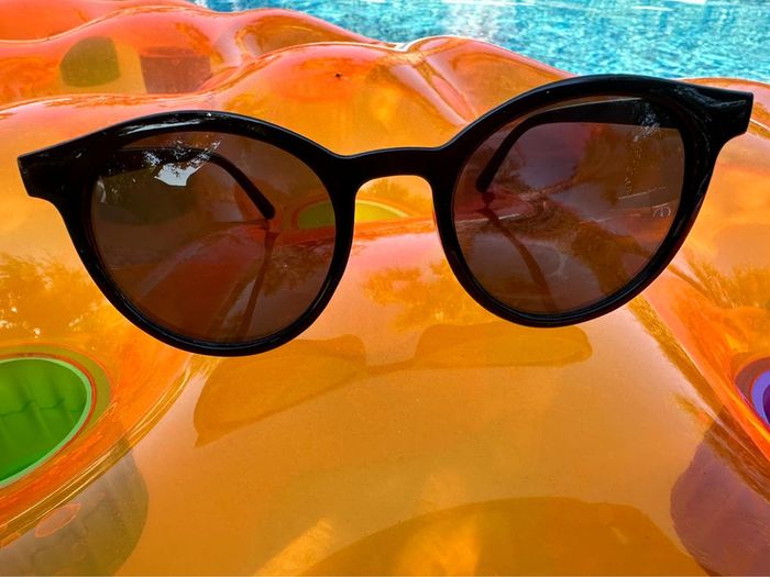Paire de lunettes de soleil - photo numéro 5