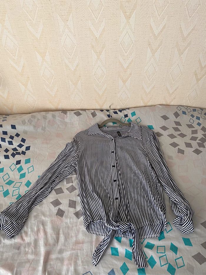 Superbe belle chemise bleu à rayures à noeud Colloseum taille S
