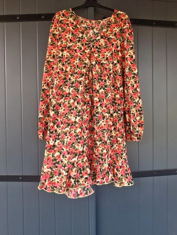 Robe noir rouge courte fleurie