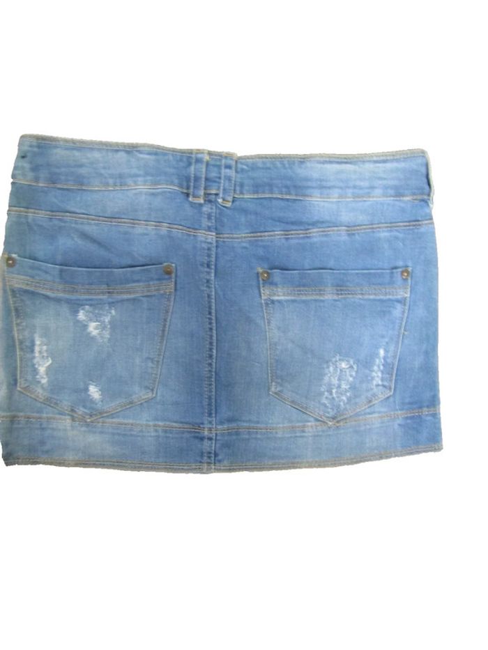 mini jupe en jeans  marque Bershka  taille indiquée 36 peut aller a un petit 38 - photo numéro 2