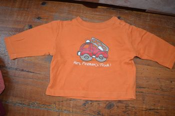 Tee shirt manches longues camion pompier 9 mois