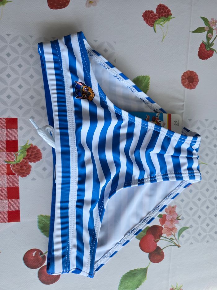 MAILLOT BAIN GARÇON 👦 NEUF ÉTIQUETTE DESSUS PAW PATROL 5/6 ANS NICKELEDEON - photo numéro 5