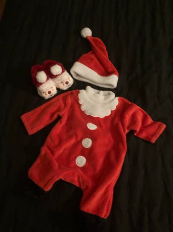Pyjama Noël + bonnet Kiabi 1 mois et petit chausson