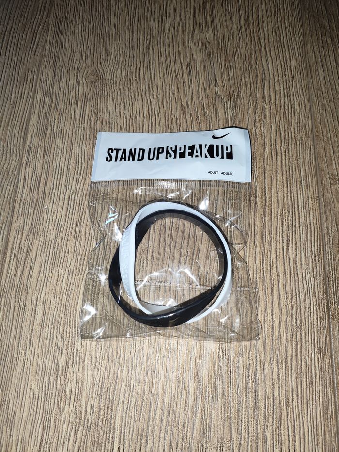 Bracelet nike stand up speak up anti racisme neuf original et officiel