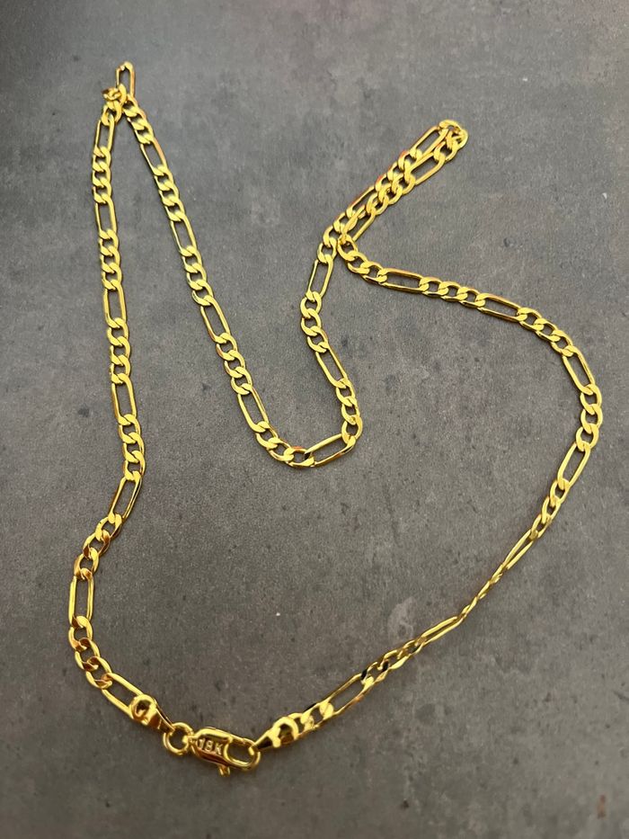 Une chaine plaqué or 18 carat