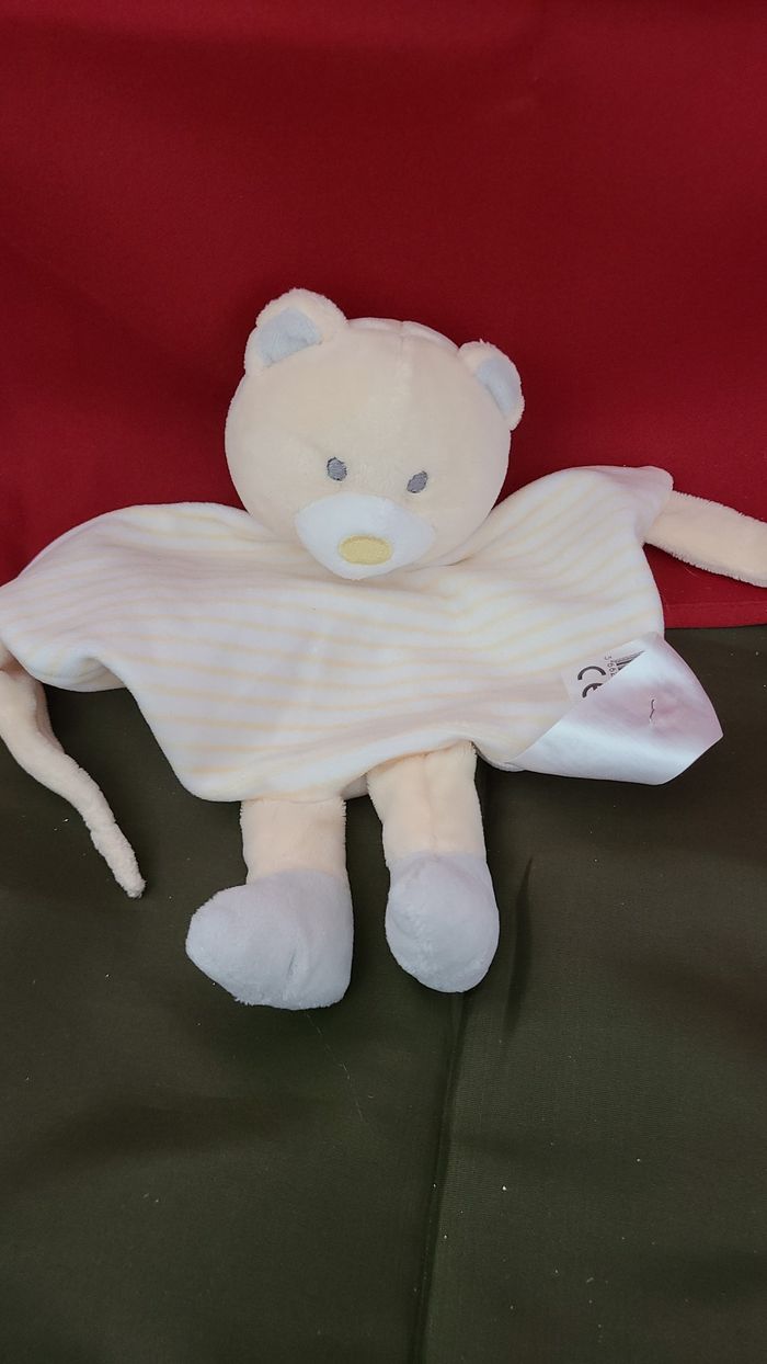 Doudou plat Ours grelot beige blanc gris jaune rayé TOM & KIDDY