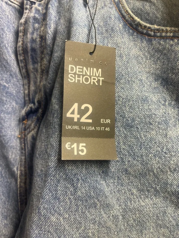 Short en jean neuf taille 42 Primark - photo numéro 3