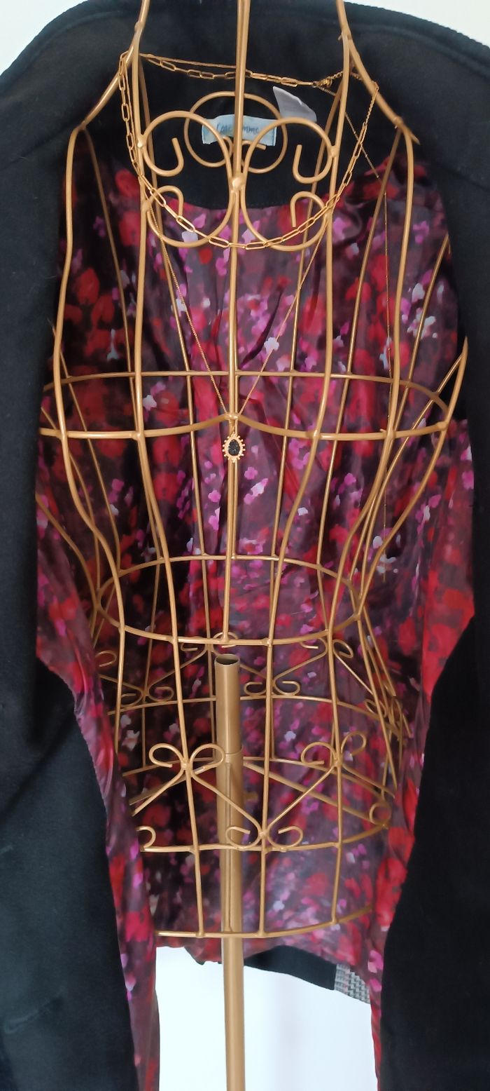 Manteau noir et carreaux. - photo numéro 5