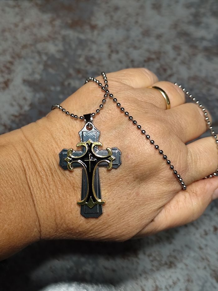 Chaîne et pendentif croix - photo numéro 3