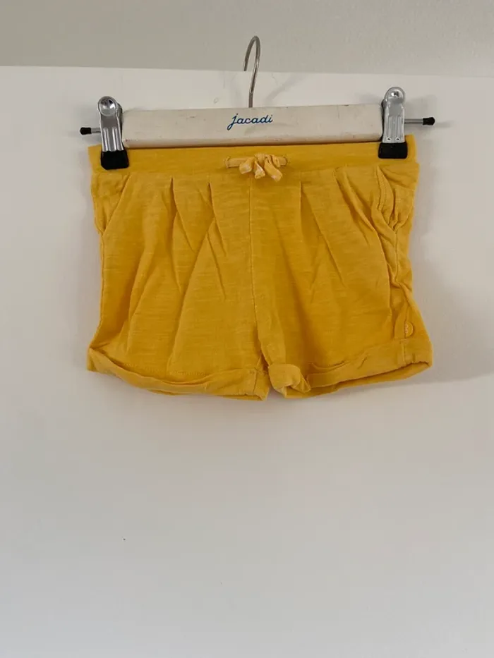 Short 12 mois .