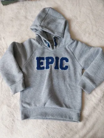 Pull sweat à capuche 5/6ans
