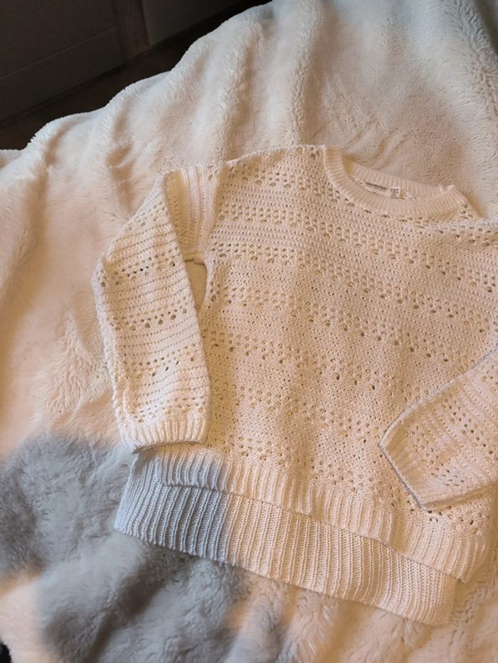 Pull blanc à trous 8 ans - photo numéro 2