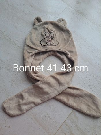 Bonnet avec écharpe intégrée taille 43 cm