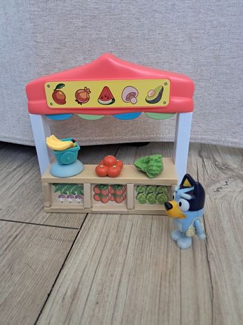 Le marché de bluey. Marchande bluey