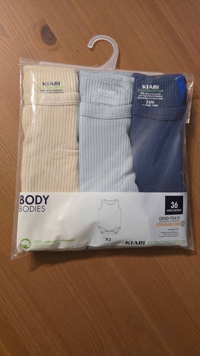 Neufs (non portés)🏷😍🥰💙 lot bodies debardeurs 36mois et un 4 ans garçon💙😍🤩🏷 - photo numéro 2
