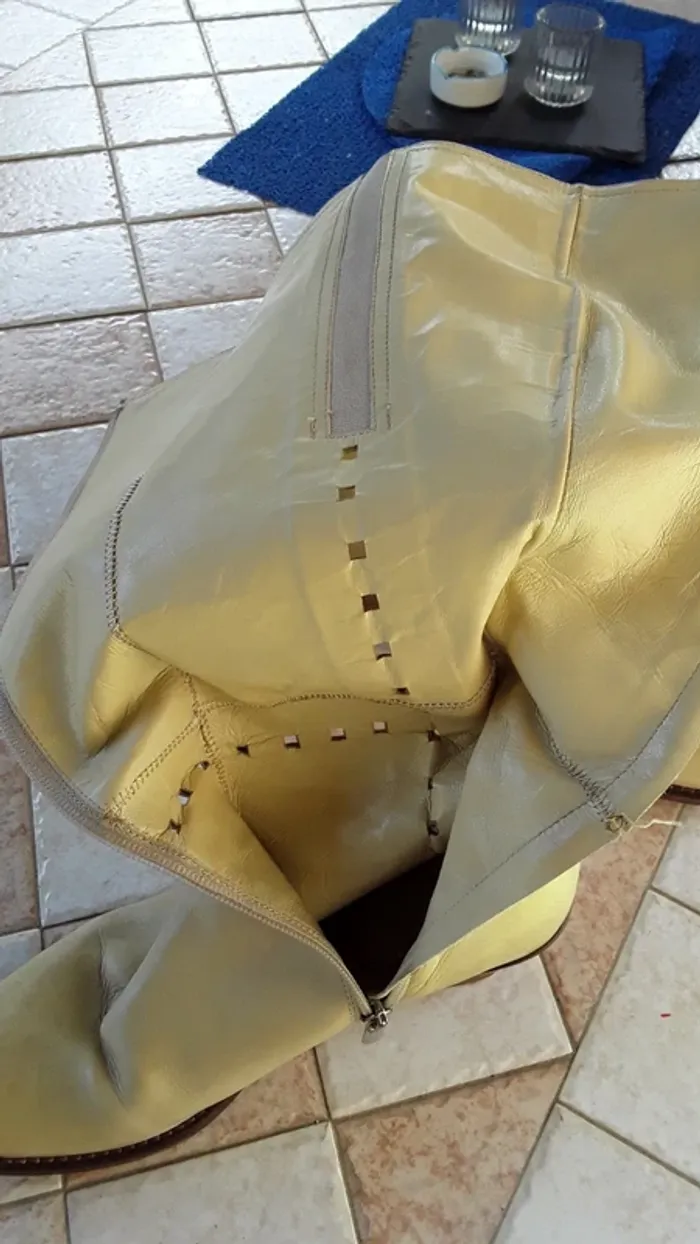 Bottes taille 38, très beau cuir - photo numéro 6