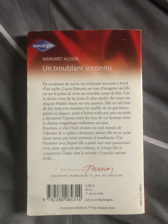 Livre un troublant inconnu édition harlequin 📕 - photo numéro 3